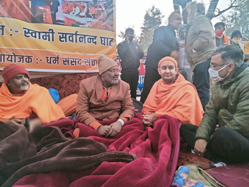 वसीम रिजवी उर्फ जितेंद्र नारायण सिंह त्यागी की रिहाई को लेकर अनशन जारी