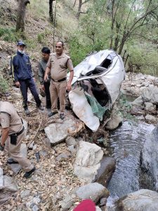 Uttrakhand SDRF Rescued student's car in Nainital 