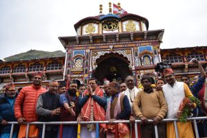 Chardham yatra pilgrimages number figure cross 21 lacks