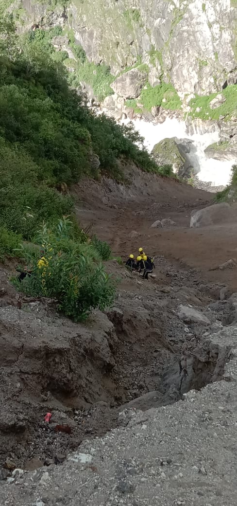 Car fall in deep gorge in near badrinath two died
