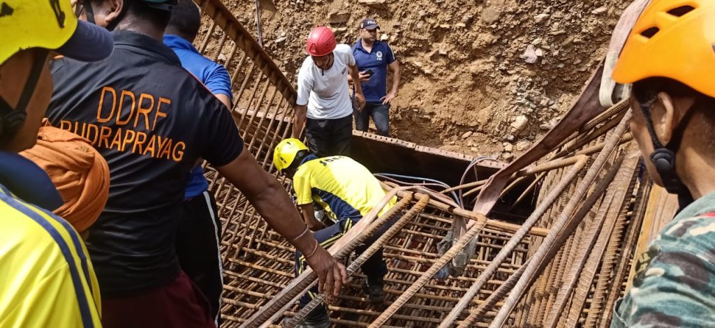 8 workers injured due to satring breaked