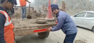 Haridwar Police start campaign to tape reflector for four Wheeler