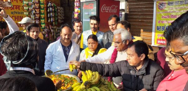 on-the-ocasion-of-basant-panchami-food-and-meal-distribution-program-in-had-ki-paudi
