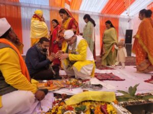 Cm Dhami completed janeu rites in the bank of ganga