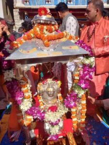 Advisory for chardham pilgrimages regarding continues snow fall in Kedarnath