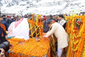 Cm Dhami performed first worship in kedarnath with the name of Pm Modi
