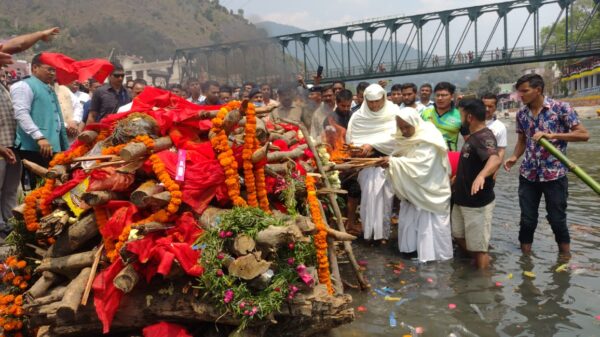 cabinet minister Chandan Ramdas's funeral with wet eyes
