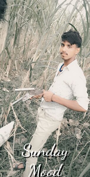 Viral picture young men arrested with illegal weapon