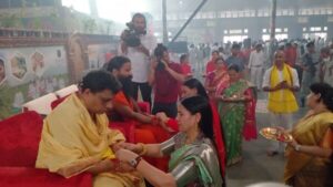 Rakshabandhan celebrated sisters tie Rakhi her brothers