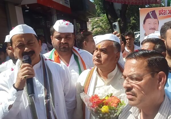 Meeting of Garhwal commissioner district persident with pcc chief in Haridwar