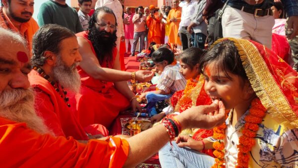 Akhada Parishad persident workship little girls in Ram Navami