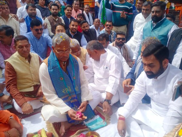 Trivendra Singh Rawat workship Ganga at Har ki paudi Haridwar