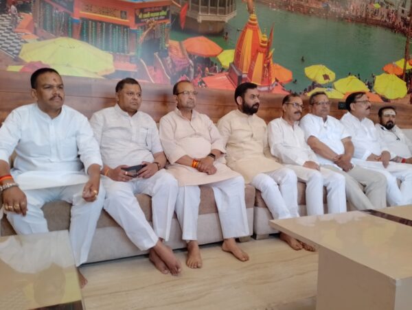 Kumar Vishwas will be on Haridwar at 25 April for Apne Apne Ram