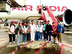 MLA Umesh Kumar on mumbai tour with topper students