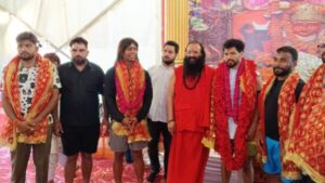 Raja Yadav and Neeraj meat Akhada Parishad persident Ravindrpuri in Haridwar