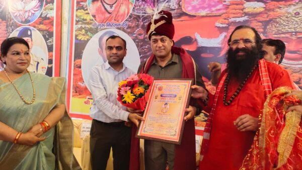 Akhada parishad awarded Haridwar DM SSP and there team