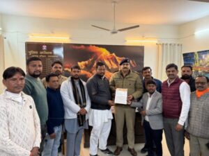 bajrang-dal-haridwar Workers submitted a memorandum regarding stone pelting on the procession.
