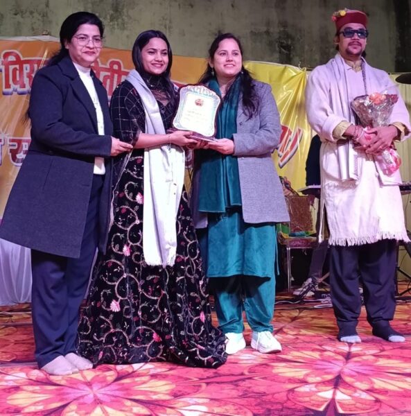 Makar Sankranti Darshan and Shivani performe with folk song in Haridwar