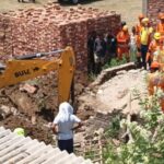 बोरवेल में फंसा 50 साल का मनोहर, SDRF-NDRF रेस्क्यू में जुटी 