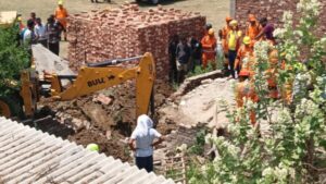 Men stuck in Borwell in kangadi Village Haridwar