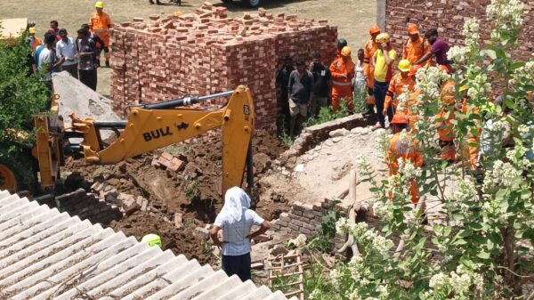 Men stuck in Borwell in kangadi Village Haridwar