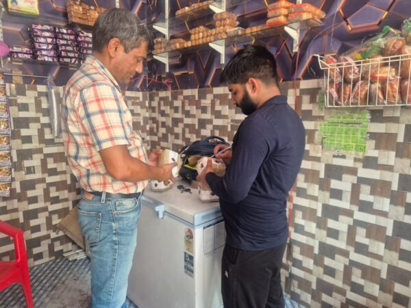 haridwar-food-safety-raid deoartment collected food saimpal for testing in Haridwar