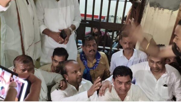 Haridwar Congress agitated on police station to protest FIR against protesters